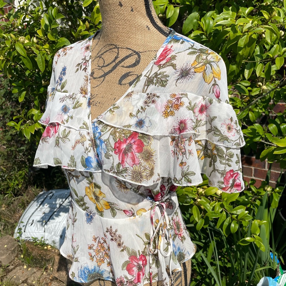 Spring wrap flutter blouse - Picture 4 of 6